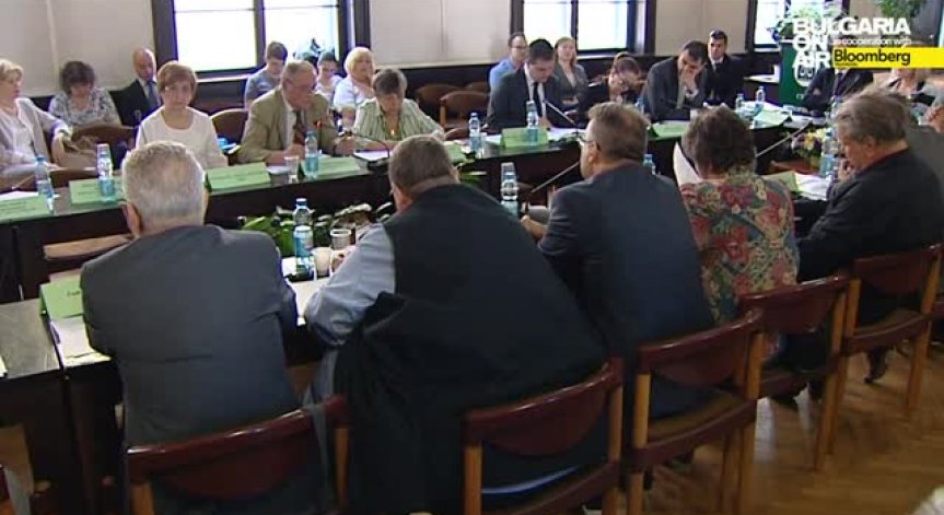 Коституционните промени отново противопоставиха експертите