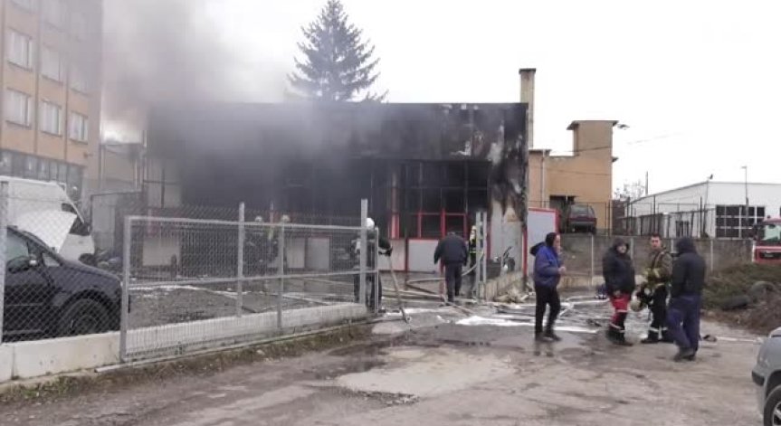Пожар изпепели автосервиз в Монтана