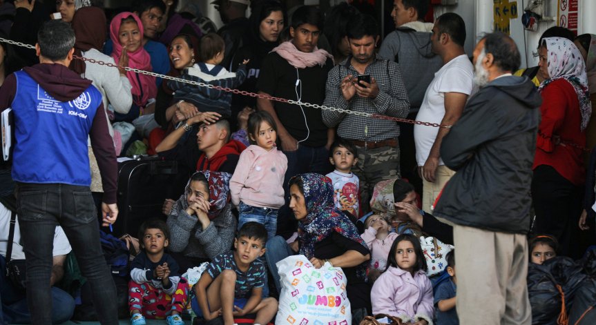 Мицотакис категоричен: ЕС ни третира като паркинг за мигранти