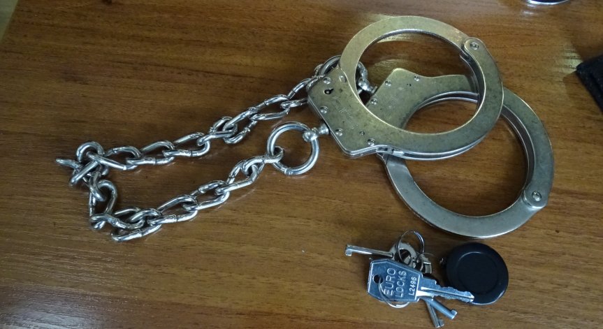 Задържаха 33-годишен, обвинен е в телесна повреда на полицай