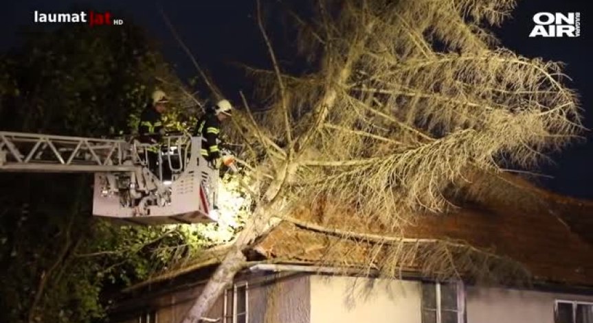 Силна буря в Австрия и Германия, поривите на вятъра достигнаха 127 км/ч