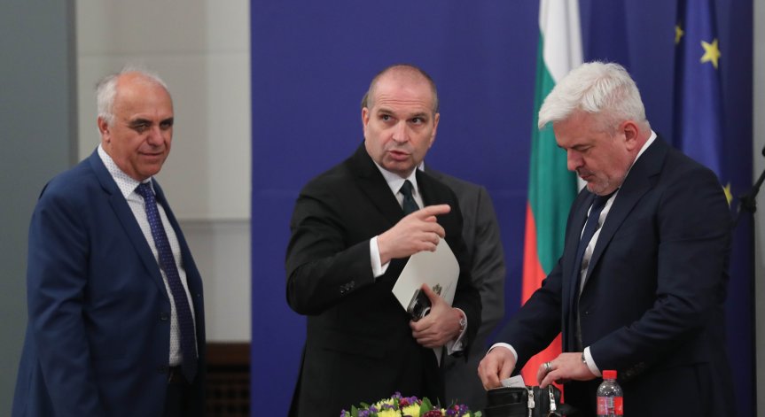 Други мерки, заложени в програмата, са финансово осигуряване на дейността на общините.