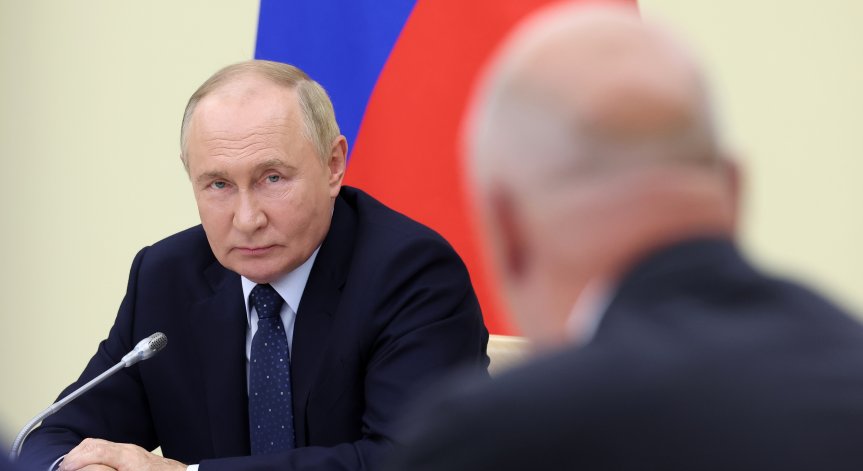 Руският президент е обвинен във военни престъпления.