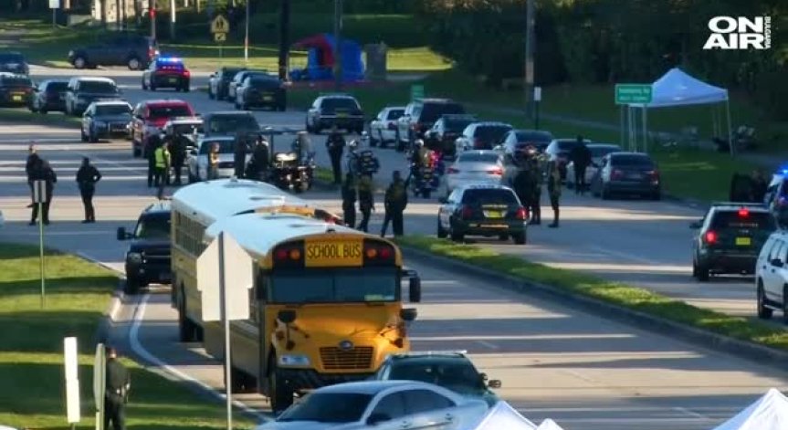 Искат оставката на директора на ФБР заради Никълъс Круз