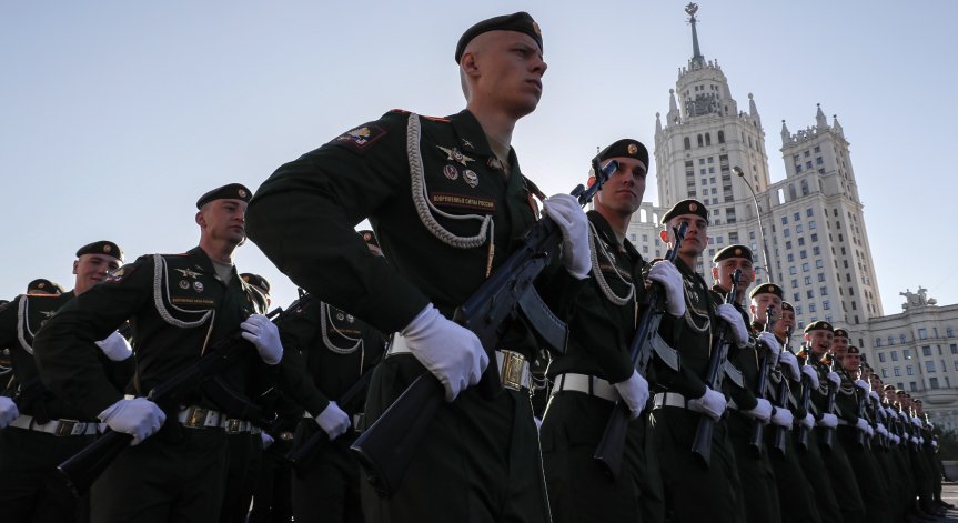 Москва дава на новобранци от Kaзaxcтaн бонус от $5 200, за да се запишат в армията