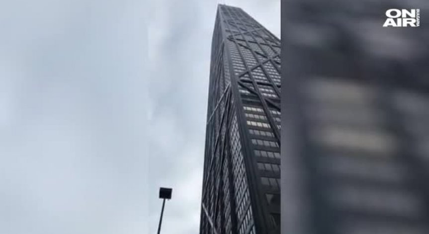 Заради огромни късове лед, падащи от сгради, властите в Чикаго отцепиха улици