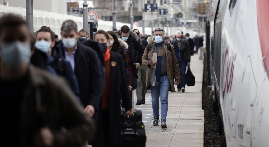 Франция въвежда социална изолация в 16 департамента от полунощ на 19 март