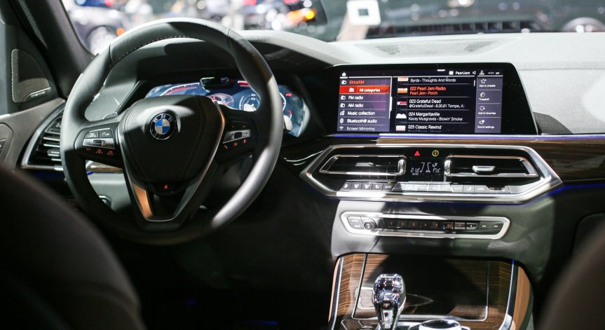 BMW патентова волан, който сменя формата си