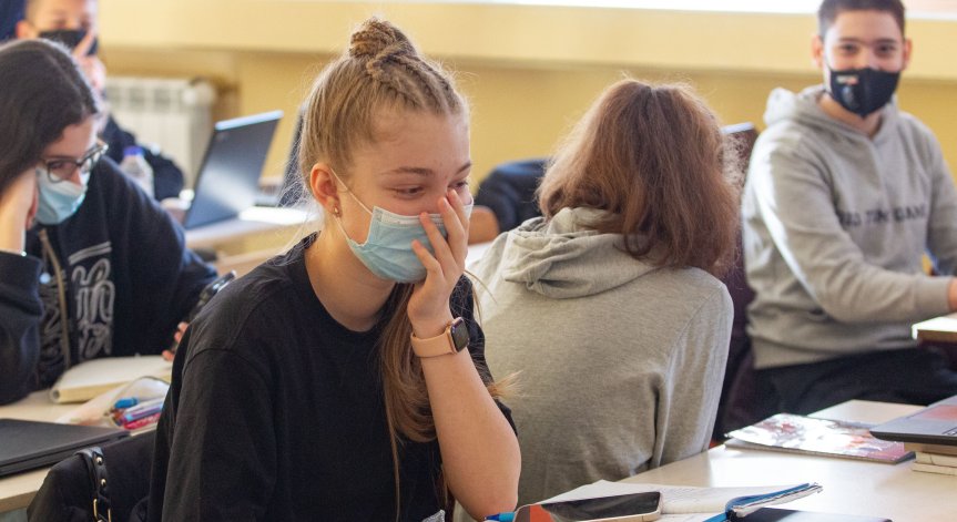В 60 общини учениците учат присъствено без тестове за Ковид-19