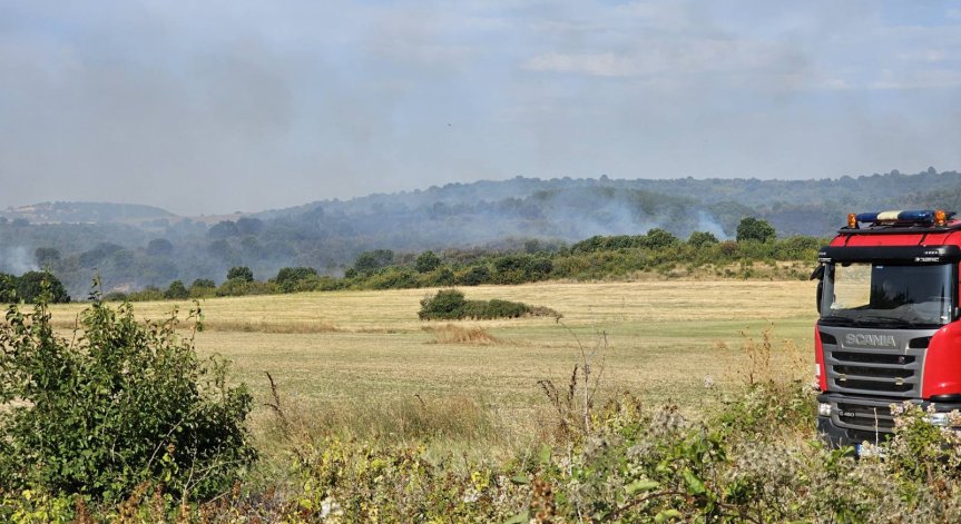 Трети ден продължава гасенето на пожара край Свиленградско