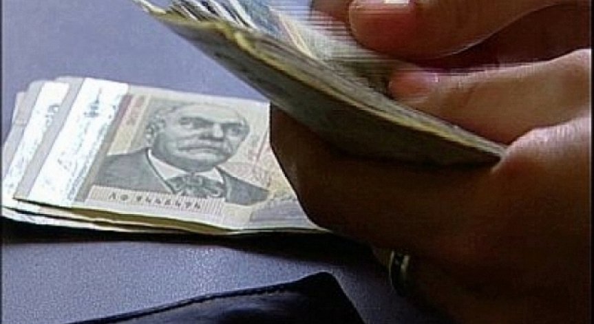 Пари и злато полетяха от тераса в Габрово