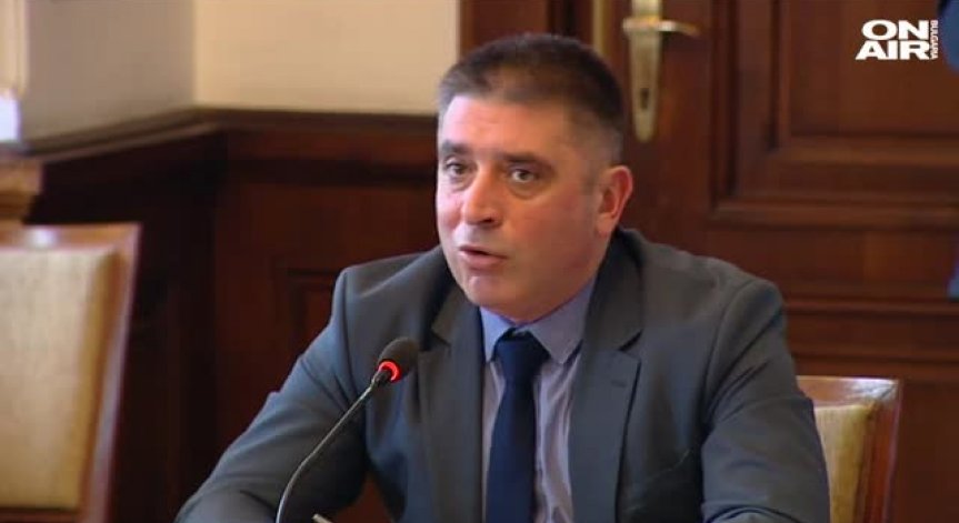 Референдумът на Слави не беше разгледан от правната комисия