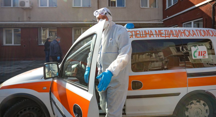 Майка изпусна едногодишното си дете от третия етаж на хотел в Търново