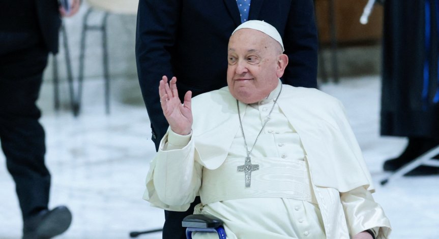 Папа Франциск: Молете се за мен