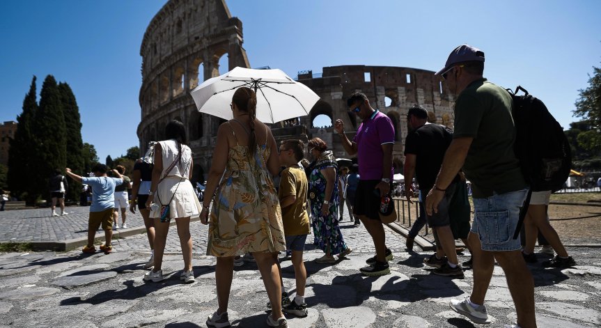 Цените варират от 800 до 10 000 евро.