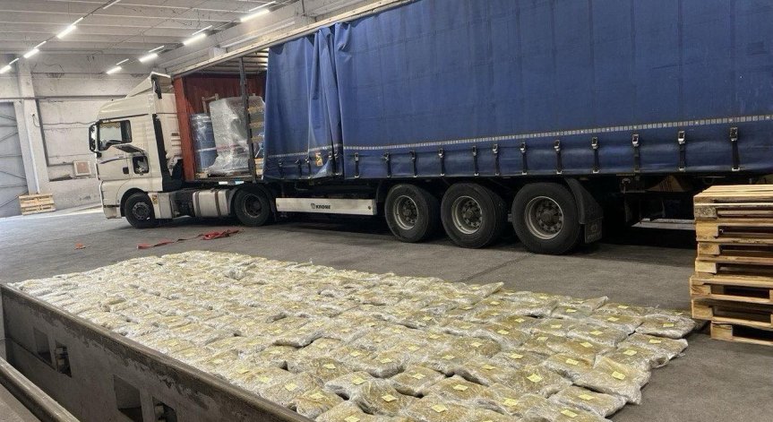 При контролните действия бяха разкрити шест случая на трафик на наркотични вещества.