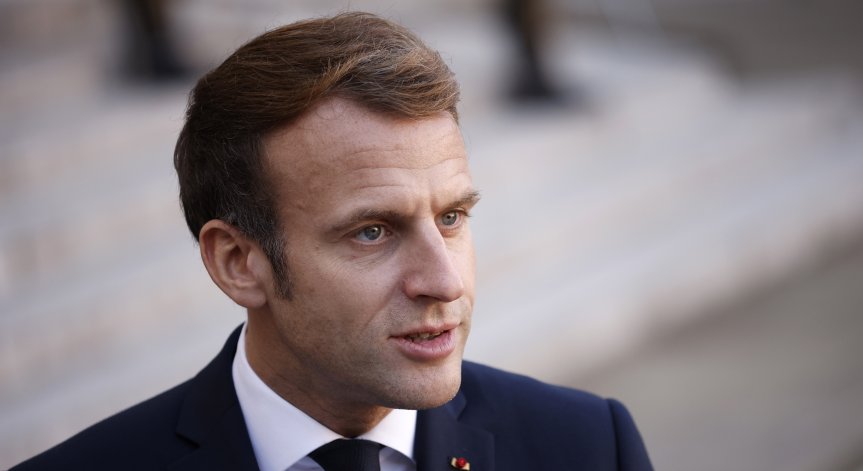 Скандал във Франция: Разследват изнасилване в президентския дворец