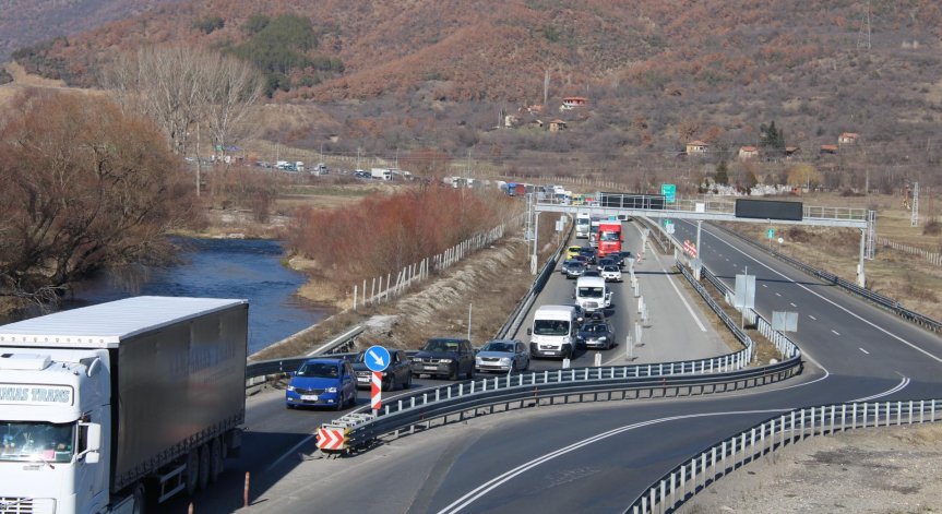 Да не се използват аварийните ленти по автомагистралите за по-бързо придвижване.