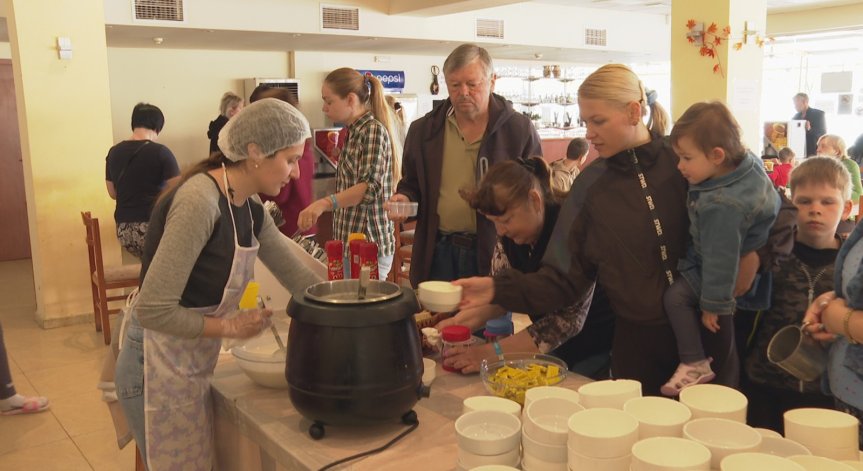 БХК за бежанците: Държавата да поеме храната им, недопустимо е да гладуват