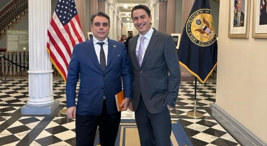 Асен Василев обсъди в САЩ необходимостта от намиране на купувач за 