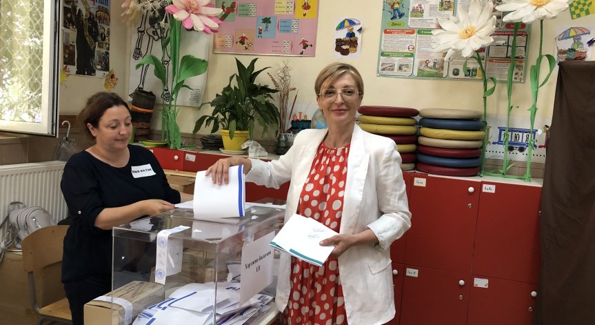 Екатерина Захариев: Гласувах България да е силна и стабилна държава