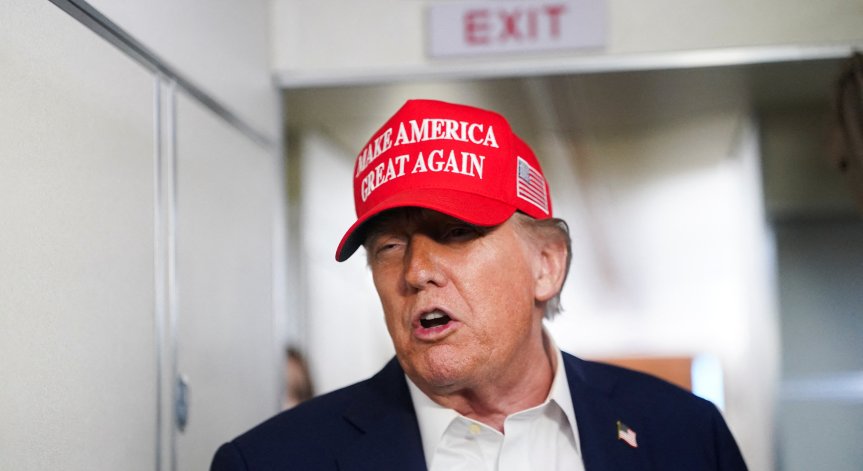 Тръмп съобщи за възможна военна помощ за Украйна.