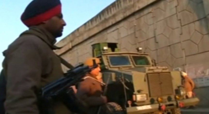 Въоръжени нападнаха индийска ВВС база близо до пакистанската граница