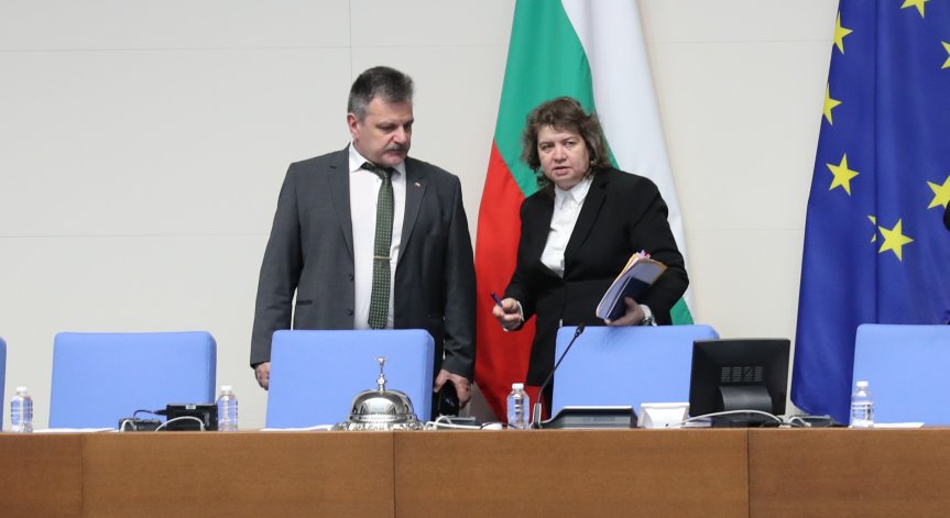 Борислав Сарафов пита по-рано този месец какво става с искането на прокуратурата.