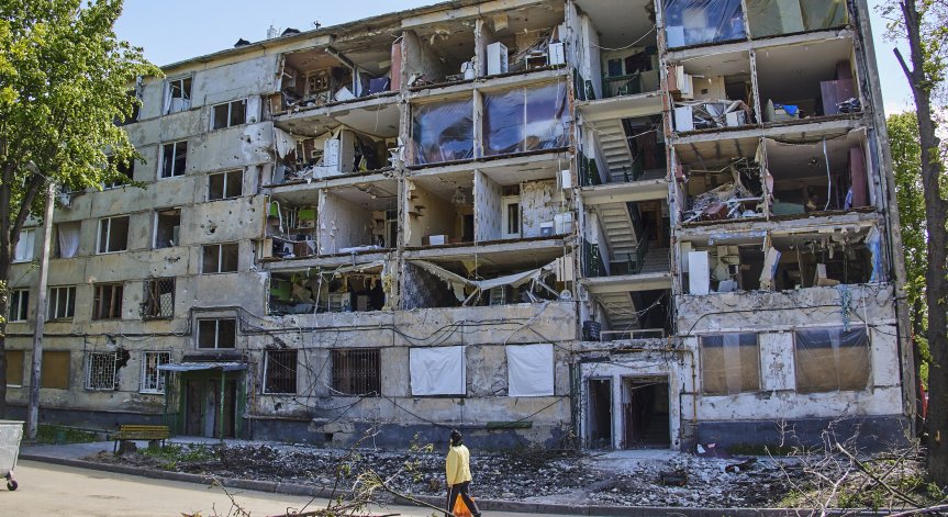 Боевете в Донбас набират сила, има цивилни жертви при обстрел