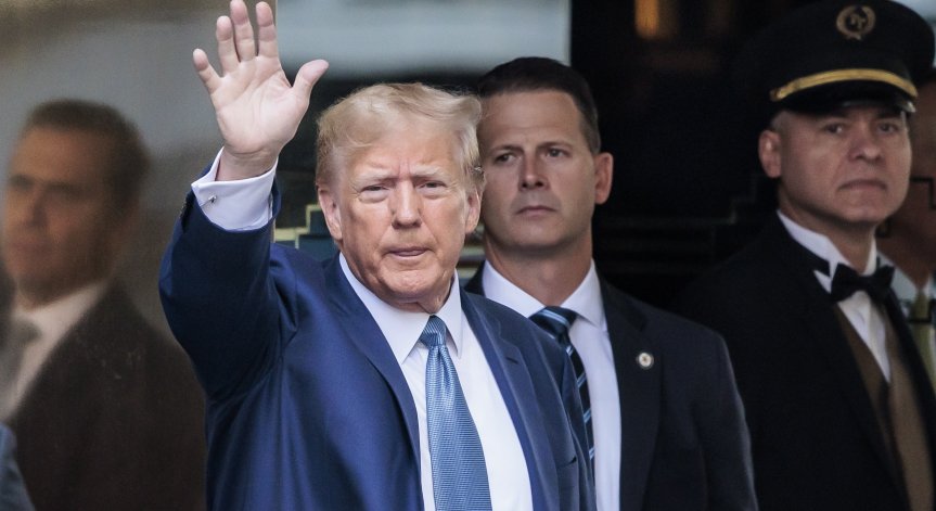 С часове Тръмп даваше показания по дело за измама: 