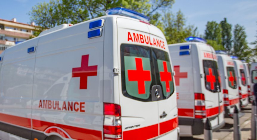 Моторист се заби в автобус в Пазарджик, рани и 15-годишната си сестра