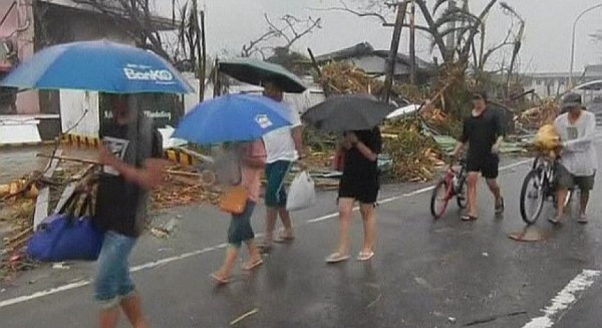 Жертвите на тайфуна “Хаян” във Филипините може да достигнат 10 хиляди