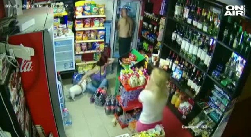Издирват мъж, млатил жена и куче в магазин