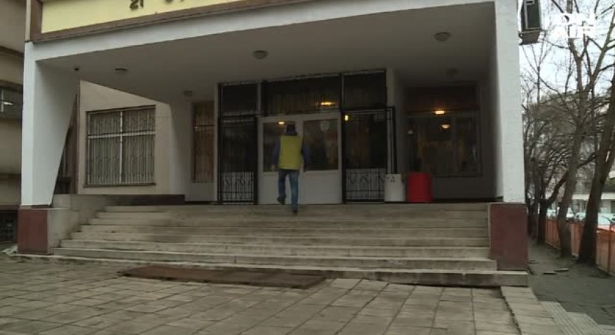 Момиче бе ритнато в корема от съученик в столично училище