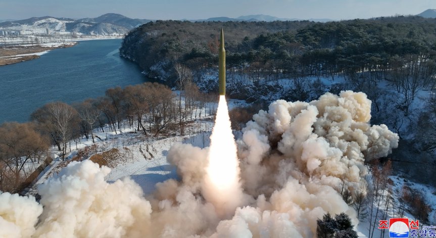 КНДР потвърди за теста на нова хиперзвукова ракета на твърдо гориво