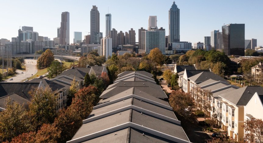 Бизнес активността в еврозоната продължава да се свива, може да се стигне до рецесия