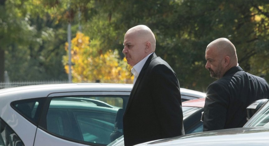 Западните медии за Трифонов: Играта на криеница приключи