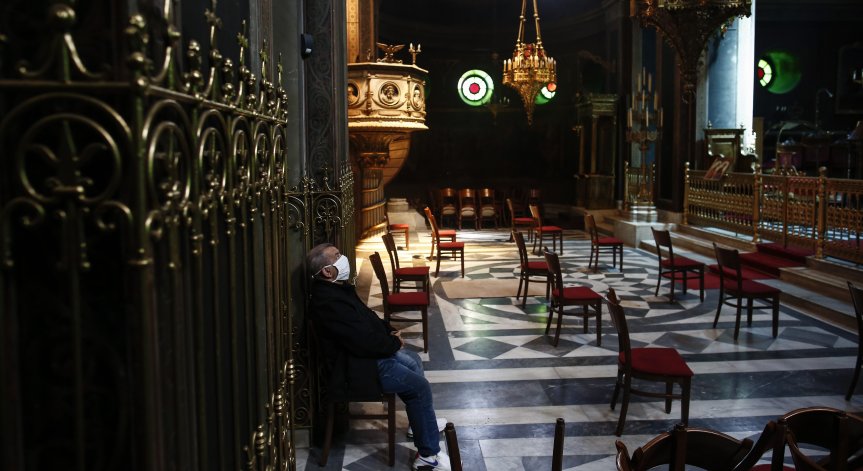 Отварят църквите в Гърция за масови посещения