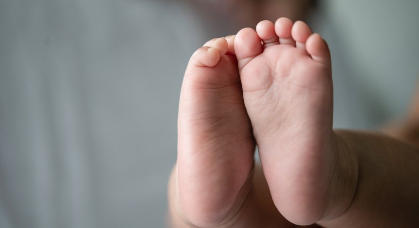 Задържаха 33-годишна жена за убийството на 1-годишно бебе във Варна