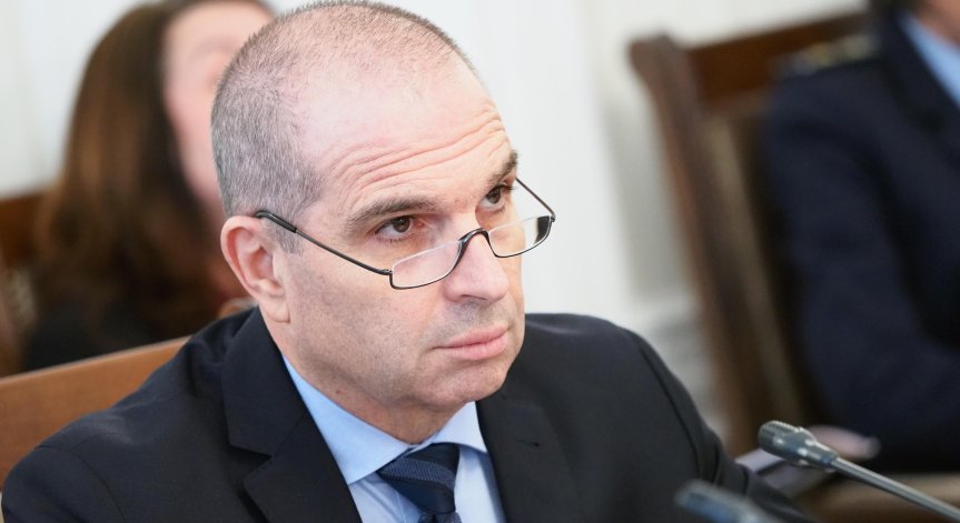 Лично ще присъства на анализа.