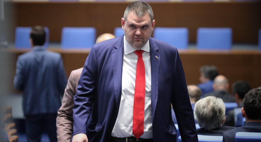 Пеевски посочи, че финансовото състояние на държавата е много тежко.