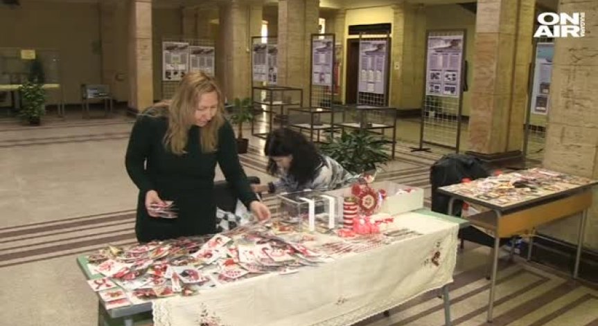 Майки продават мартеници с благотворителна цел