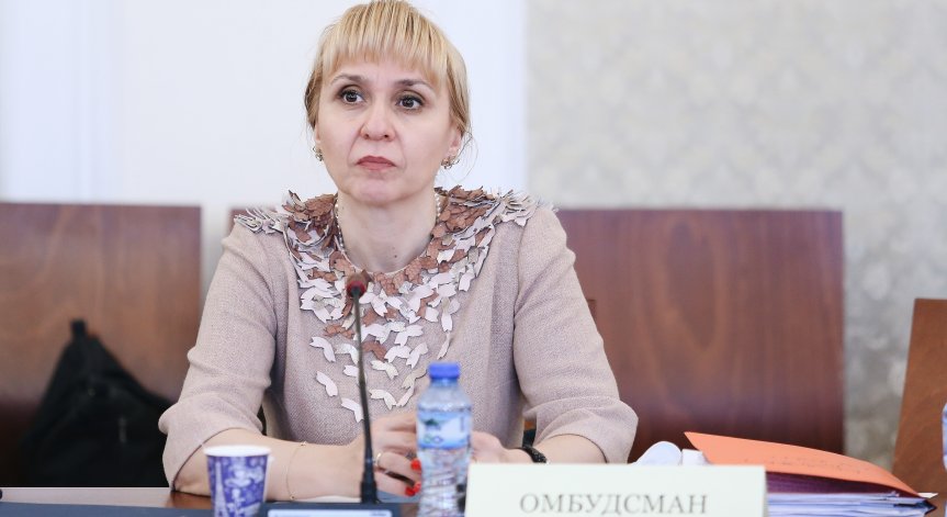 Омбудсманът призова да върнат безплатните тестове и Ковид добавките за медиците на първа линия