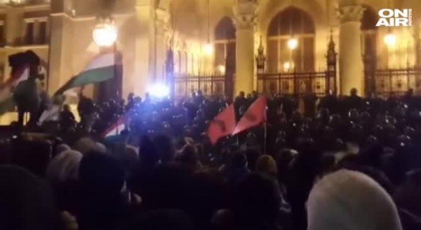 Стотици демонстранти се събраха на протест в Будапеща