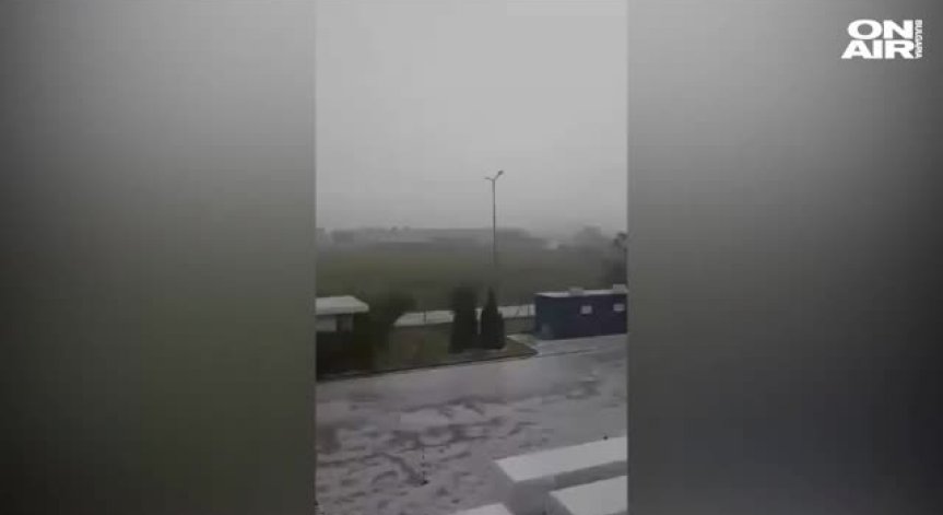 Буря наводни улици и подлези в Пловдив