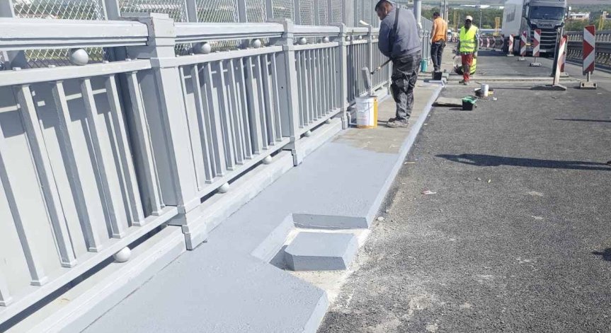 Ремонтните дейности продължават.