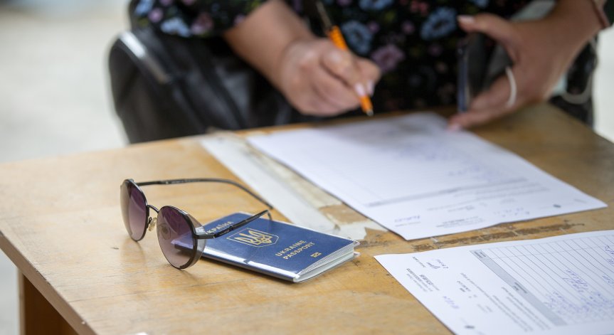 ЕС преустанови облекчаването на визи за Русия, няма единодушие за цялостна забрана