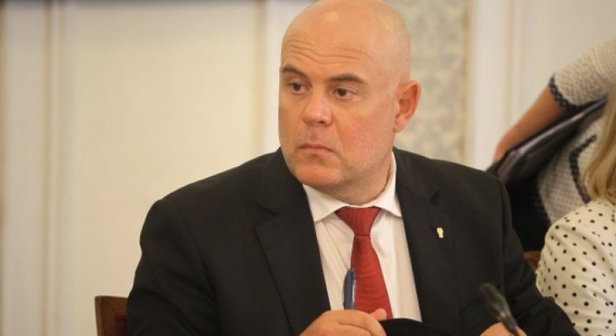 Гешев атакува пред КС правилата за атестирането на университетските кадри