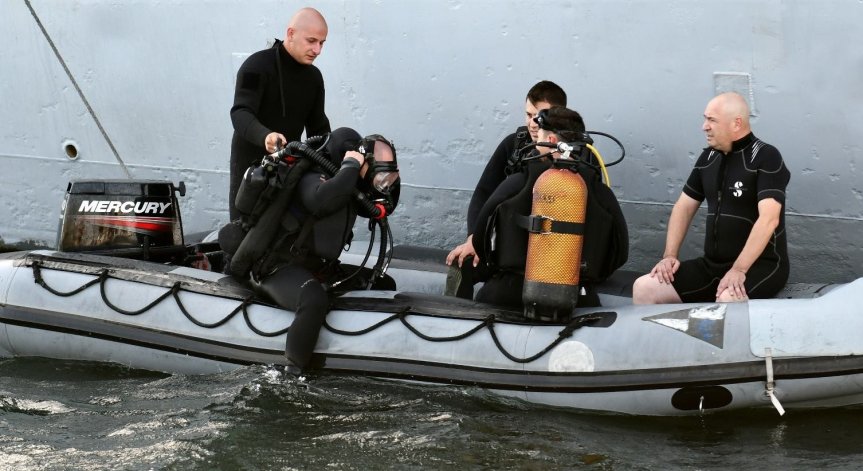 Водолази откриват и обезвреждат мини в Черно море - част от учението 