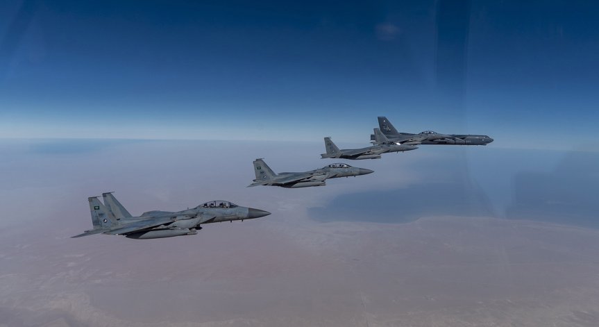 Два американски бомбардировача В-52 ще прелетят над Балканите